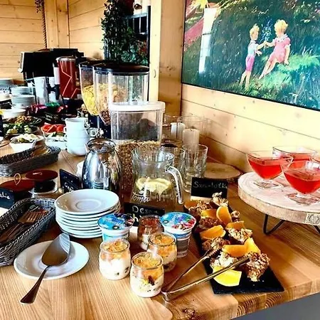 Luxury In The Mountains, Zone Prázdninový dům *