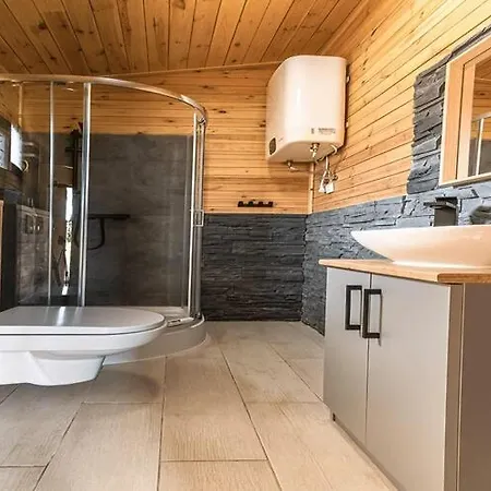 Luxury In The Mountains, Zone Prázdninový dům